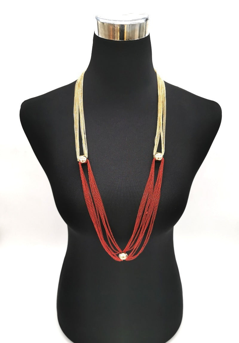 Collana lunga e fantasiosa