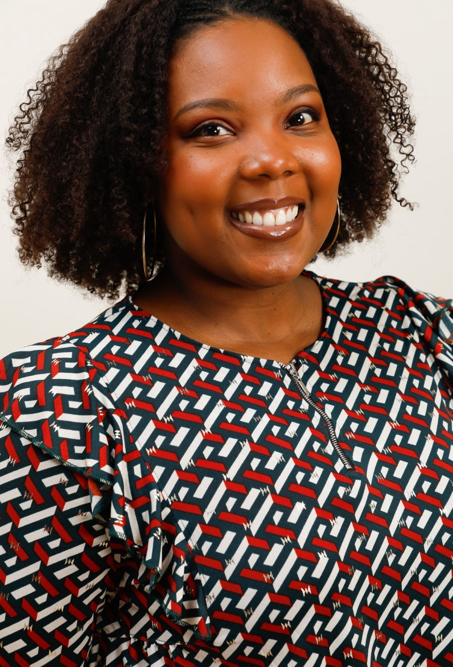 Blusa Elegante e Versatile – Fantasia Geometrica, Modello Sfiancato