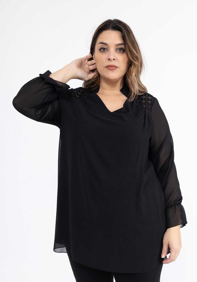 Blusa oversize con intarsi  in pizzo