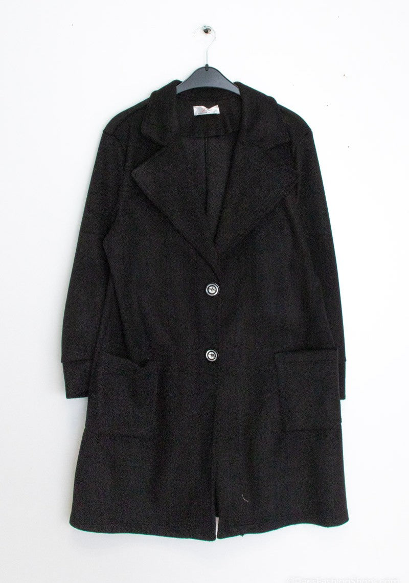 Cappotto con bottoni sul colletto revers