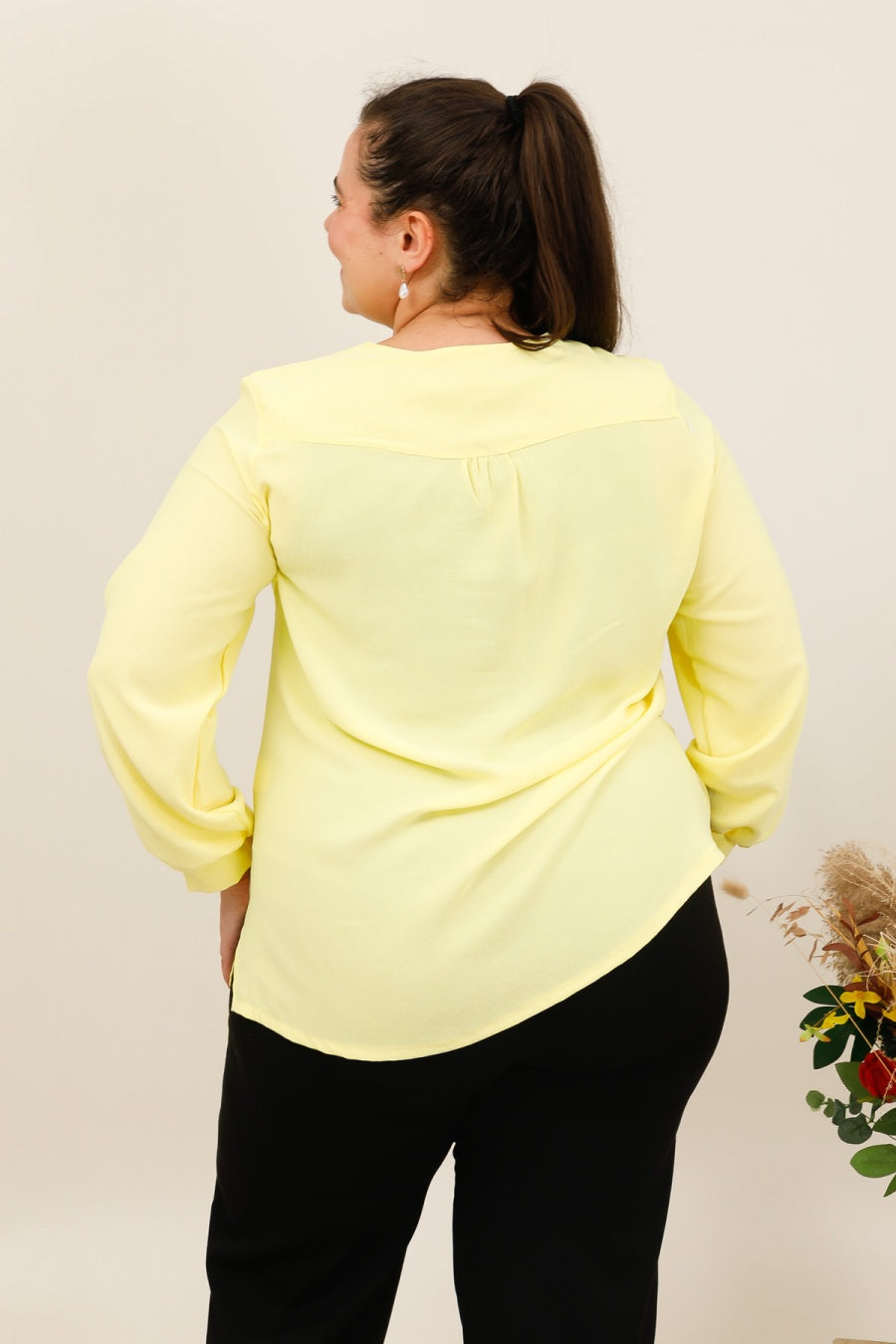 Camicetta Gialla Elegante con Dettagli Ricercati