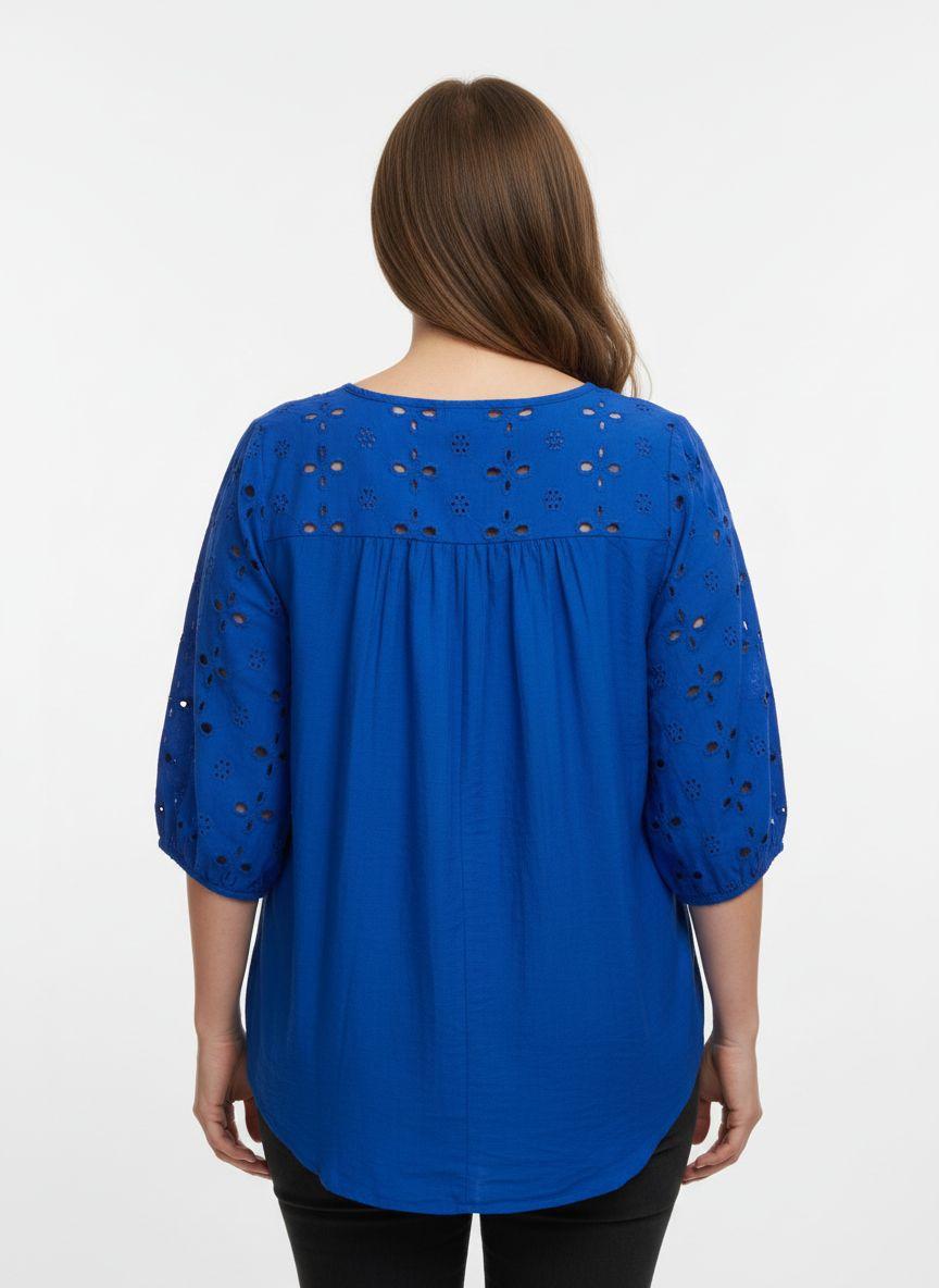Camicia Curvy Blu Elettrico con Dettagli in Merletto Fronte e Retro