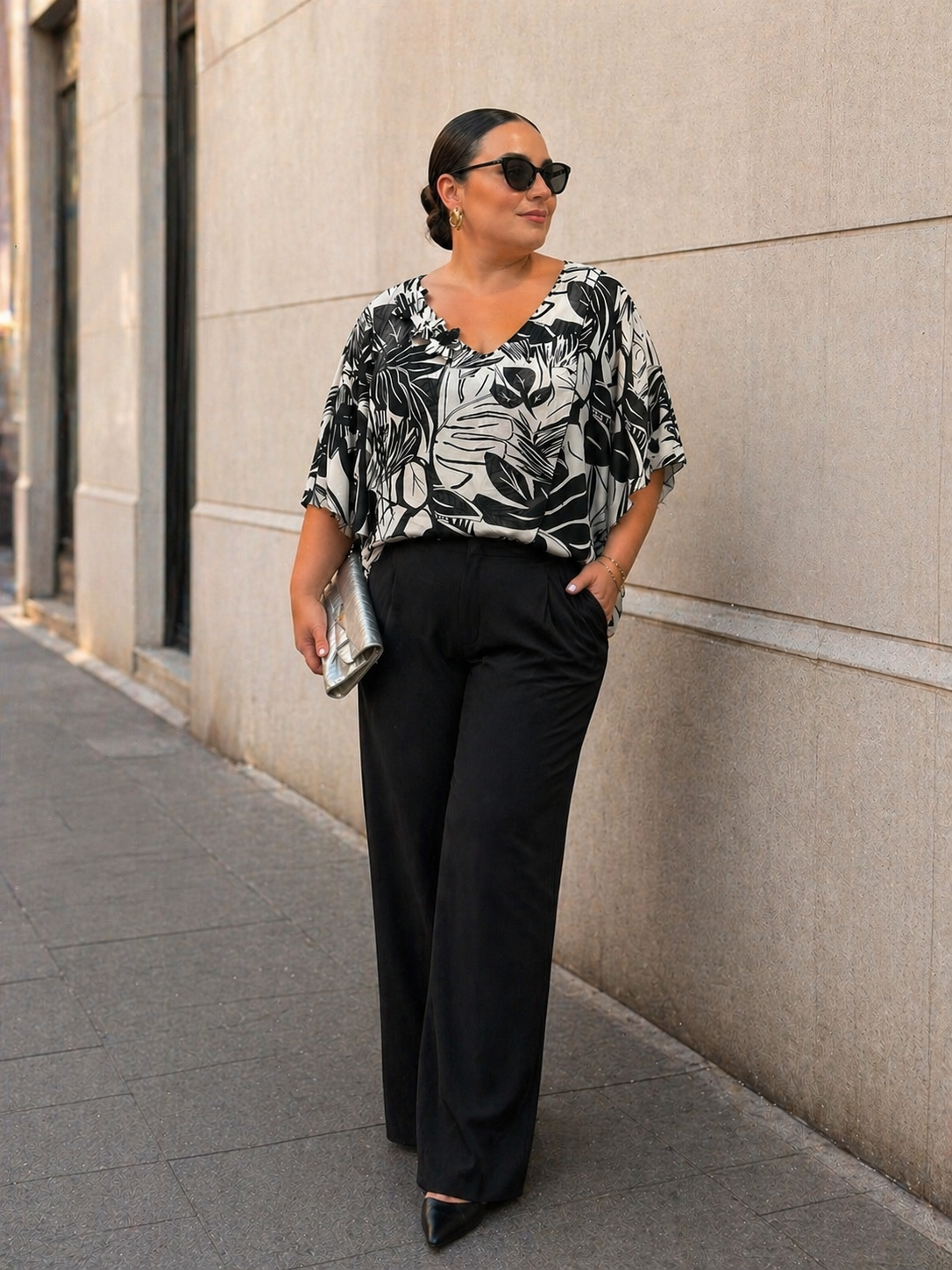 Casacca Elegante con Scollo a V e Fiori 3D con Perline Nere