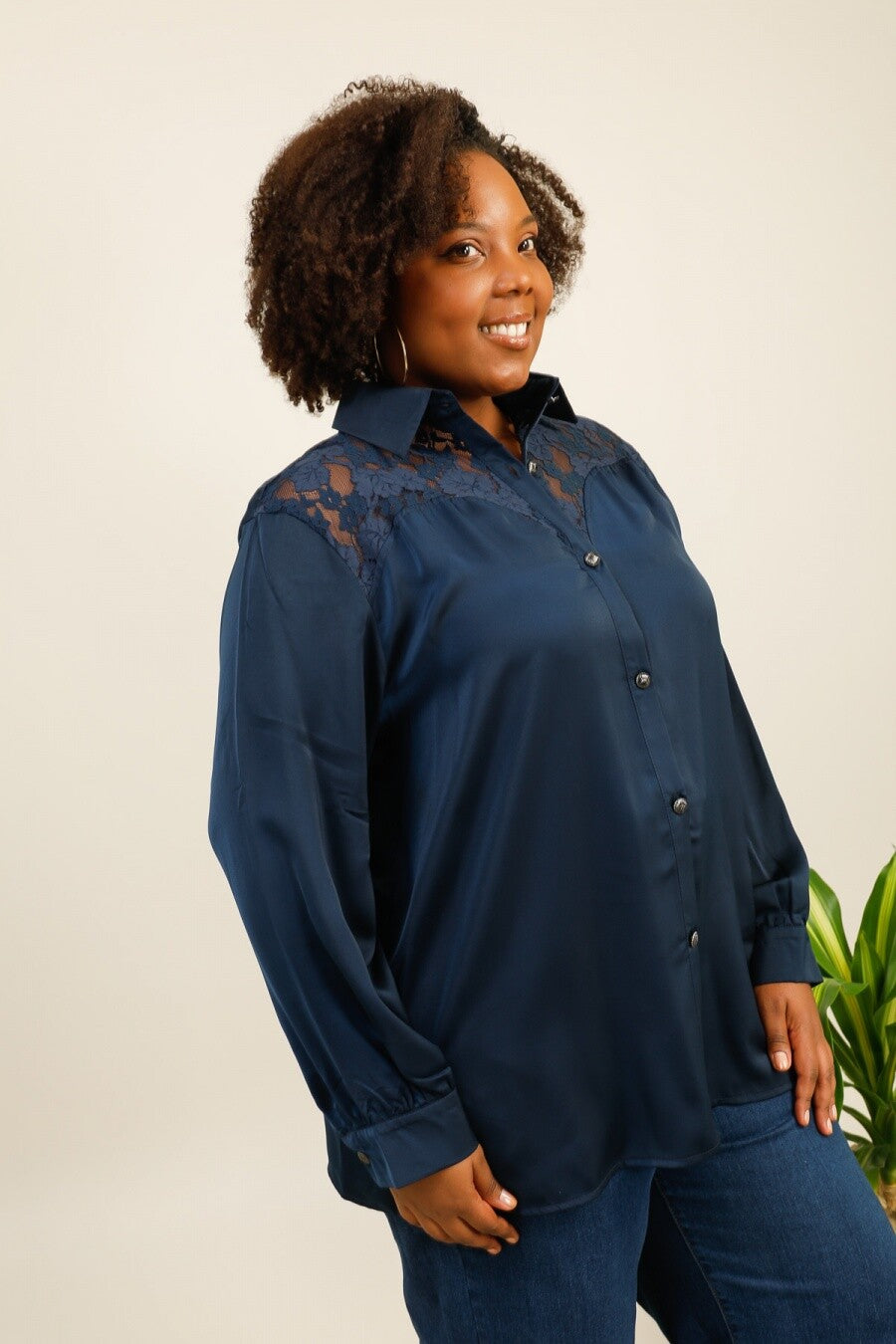 Camicia Lunga in Satin Blu Notte con Intarsio in Pizzo