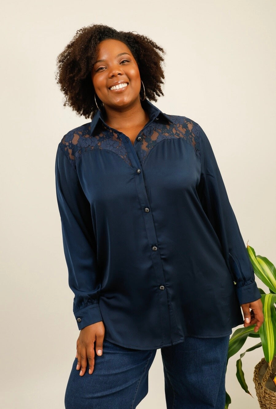 Camicia Lunga in Satin Blu Notte con Intarsio in Pizzo