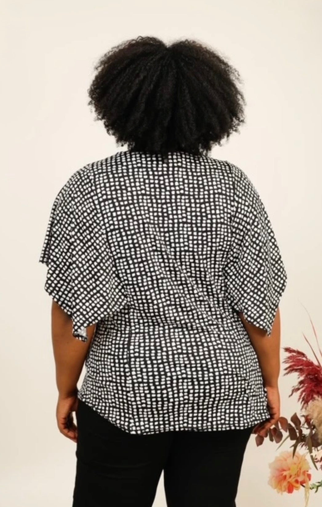 Casacca Donna Curvy Elasticizzata con Scollo a V e Manica Ampia Particolare – Taglie Comode