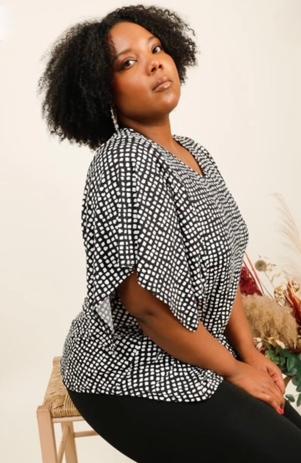 Casacca Donna Curvy Elasticizzata con Scollo a V e Manica Ampia Particolare – Taglie Comode