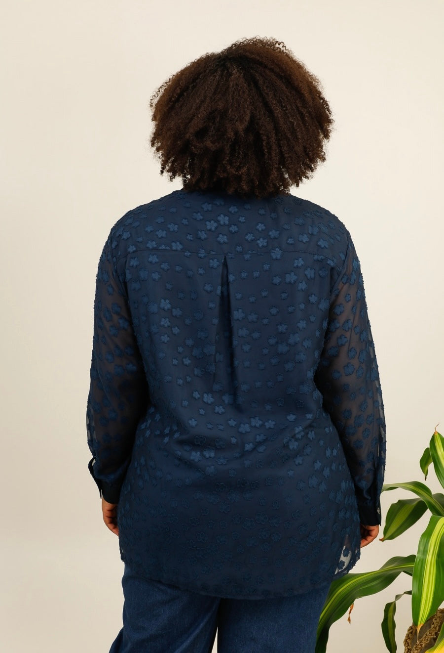 Camicia Curvy Elegante con Inserti Satinati e Fantasia Floreale