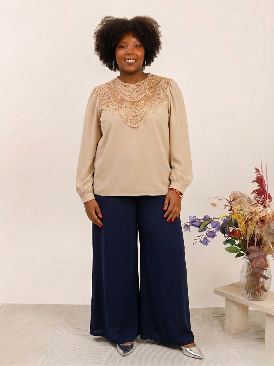 Blusa Beige con Intarsi in Pizzo Macramè