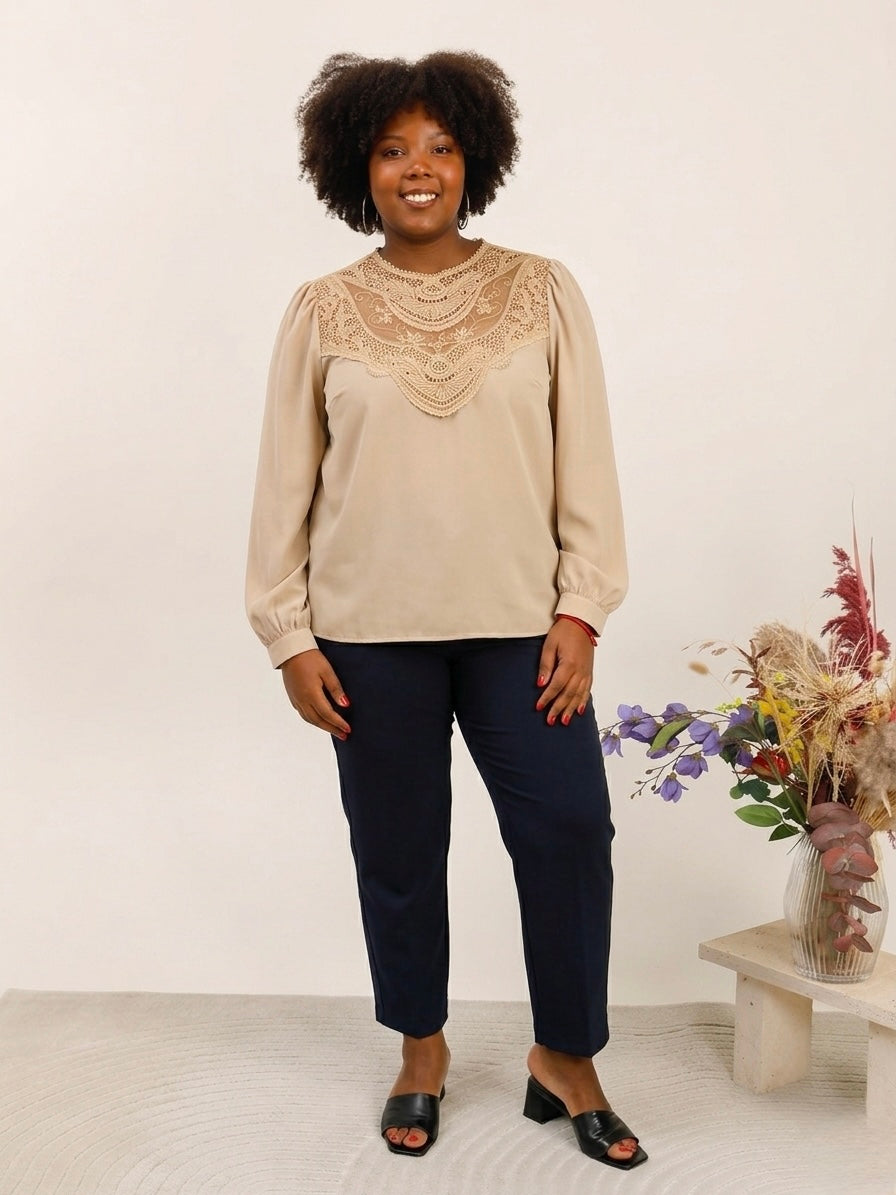 Blusa Beige con Intarsi in Pizzo Macramè