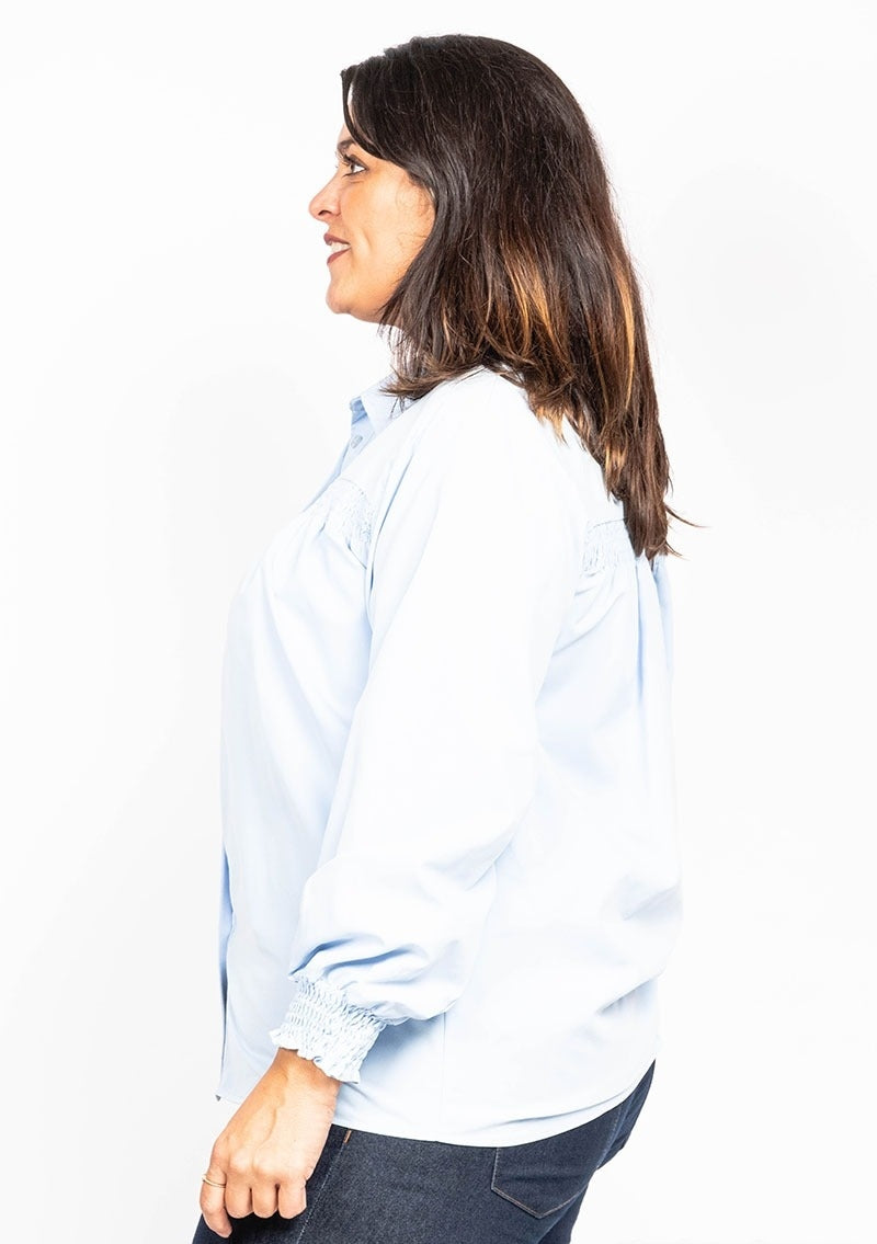 Camicia colore azzurro