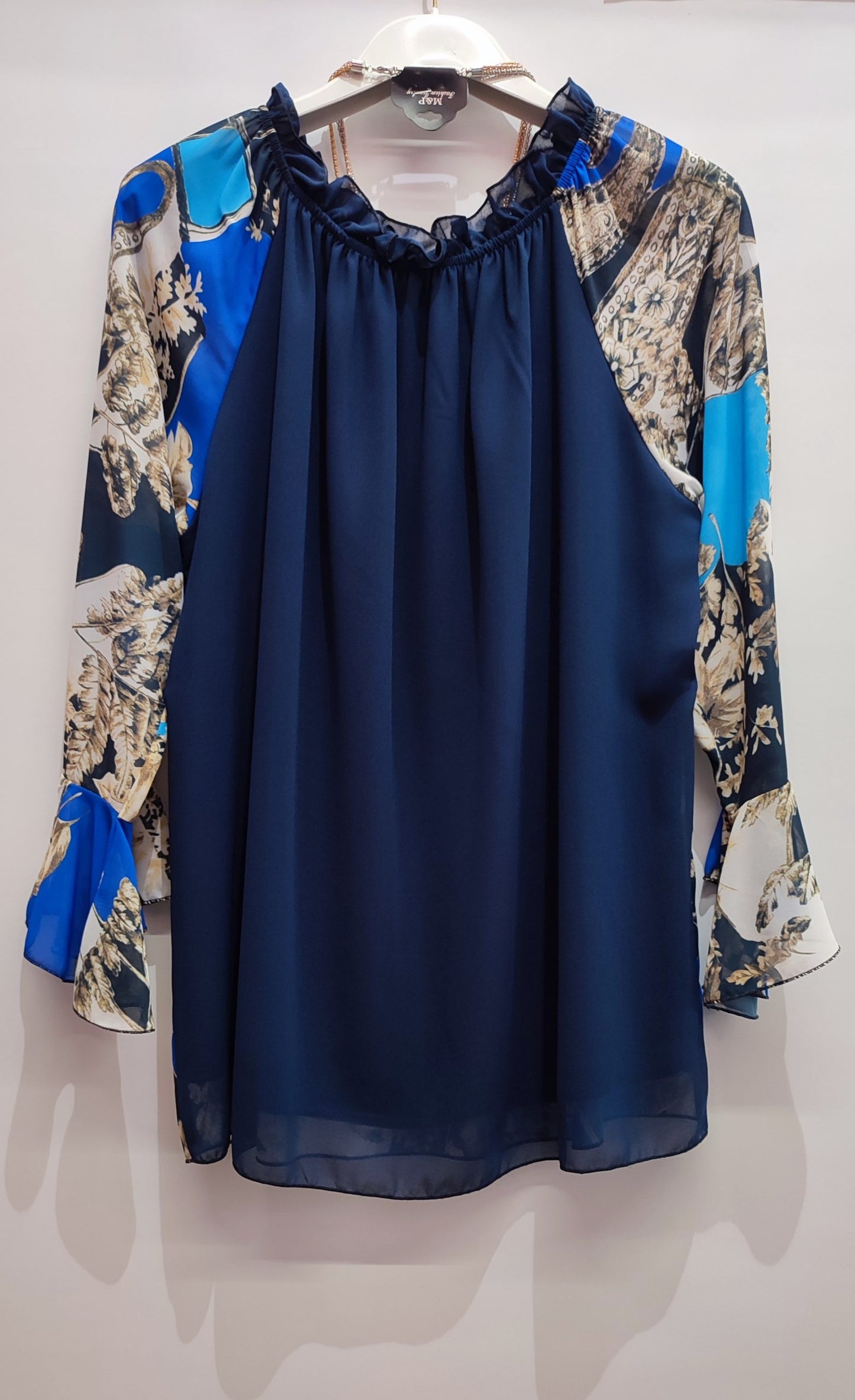 Blusa con collo arricciato