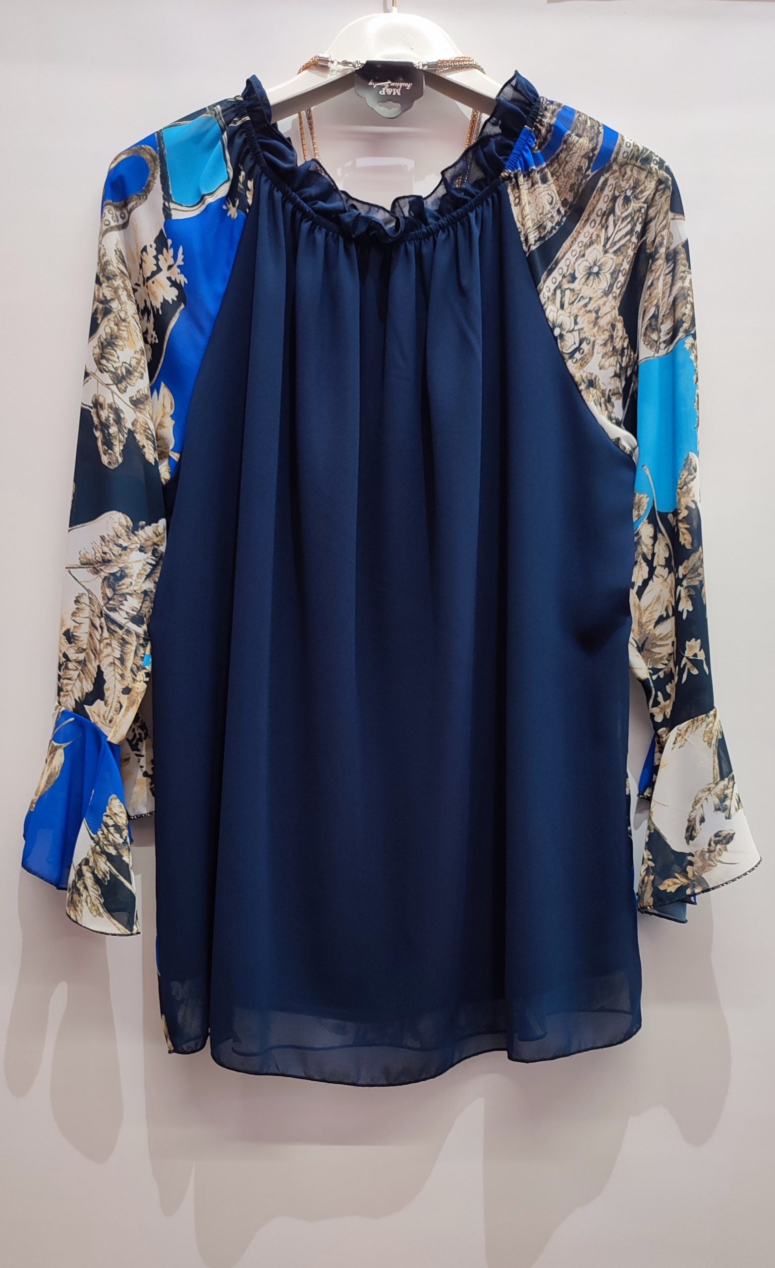 Blusa con collo arricciato