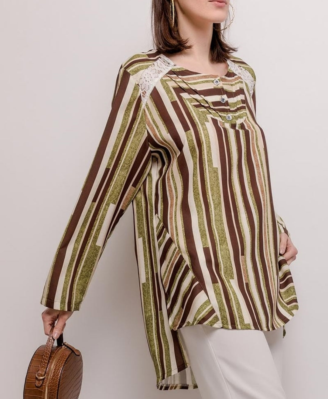Blusa con stampa a righe.