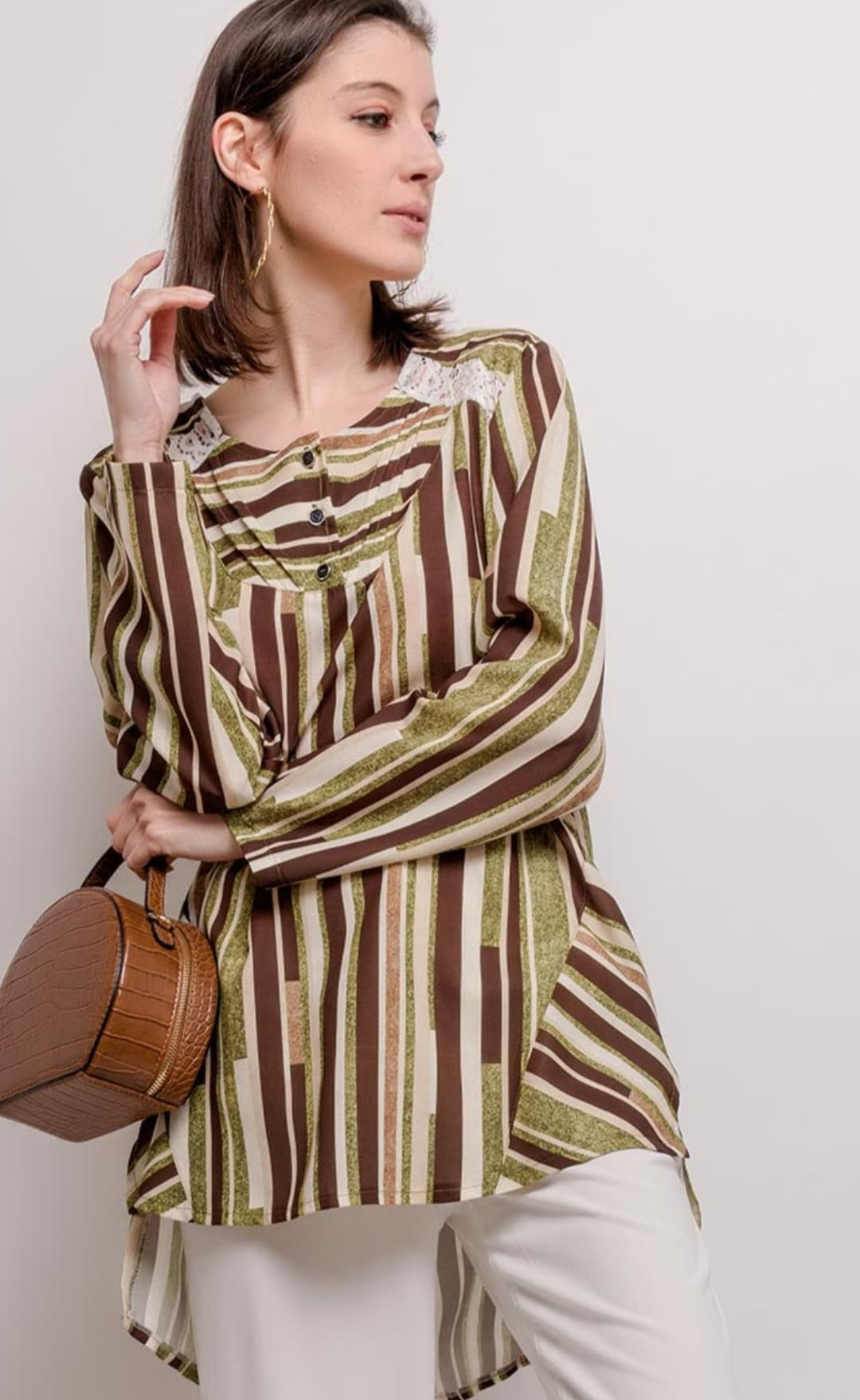 Blusa con stampa a righe.
