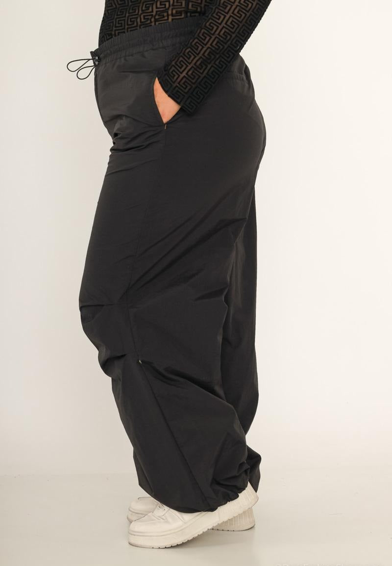 Pantaloni parachute con elastico in vita regolabile